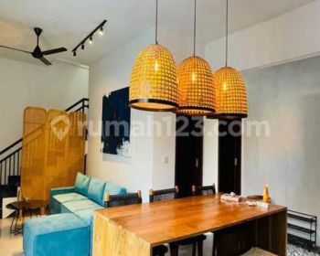 Rumah Furnished Pemandangan Sawah di Raya semat, Canggu