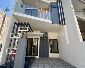 Rumah di Kutisari 2 Lantai SHM Barat Baru