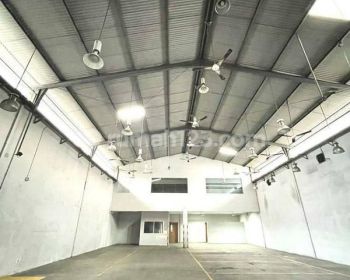 GUDANG DI KARAWACI ADA OFFICE STRATEGIS HALAMAN PARKIR LUAS