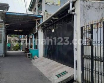 Rumah Produktif Di Pejagalan saat ini digunakan untuk Konveksi Fasilitas Kantor