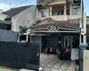 Dikontrakkan rumah murah 2 lantai