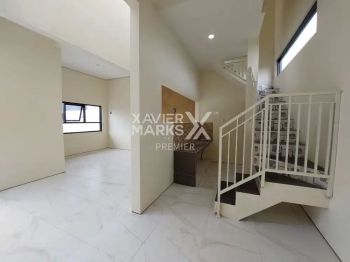 Rumah Baru Gress 3 lantai di Daerah Ikan-Ikanan, Lowokwaru, Malang