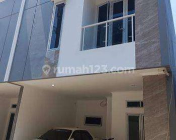 Cluster Modern Minimalis 2 Lantai SHM di Jl lio Pulo Gadung Rawamangun