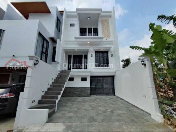 Luxurious House Siap Huni 3 lantai Dalam Cluster di Jagakarsa Jakarta Selatan