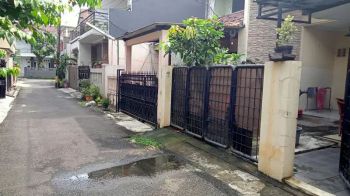 Rumah 2 Lantai Siap Huni dalam Komplek di Duren Sawit