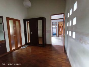 Turun Harga, BU! Rumah Bagus 2 Lantai Siap Huni di Komplek Setra Duta