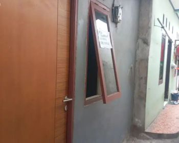 Di kontrakan rumah satu kamar kamar mandi