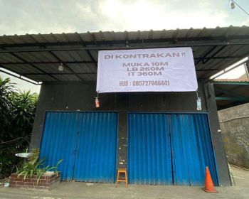 Di kontrakan ruko 2 lantai. 2 unit menjadi satu.