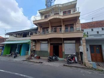 *Dikontrakkan ruko 2 lantai di dekat alun2 utara jogja*