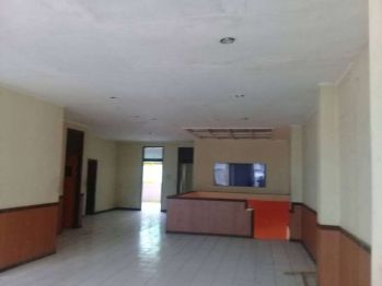 Disewakan: Ruko BESAR di jalan Raya Kopo