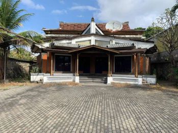 Disc 40% Showroom dan Kantor & Gudang by pass Tohpati mr Sur