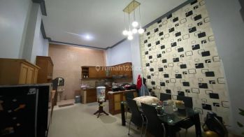 Rumah 3 1/2 Lt Strategis di Pekapuran, Tambora. Walking Distance Ke Jln Raya Moh
