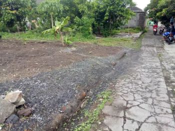 TANAH PEKARANGAN DEKAT KAMPUS ISI