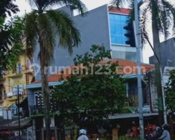 Ruko di kebayoran Lama Luas Tanah 150m2, 4,5 Lantai, Shm