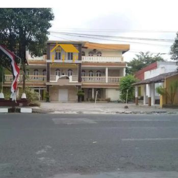 Disewakan gedung besar di pinggi jln raya