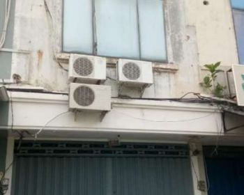 DISEWAKAN Ruko Klampis lokasi strategis, aman, depan parkir luas