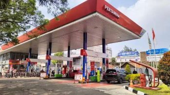 SPBU aktif di jalan utama Laswi, Bandung