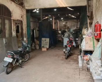 DIKONTRAKAN GUDANG 10×30 listrik 1300watt jln 8meter