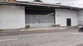 GUDANG DI JOYOTAKAN SURAKARTA