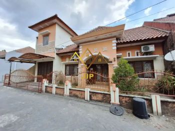 DIKONTRAKAN RUMAH DEKAT POLDA DAN PAKUWON MALL