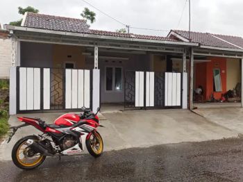 Kontrakan rumah bagus 3 kamar 2 KM 2 carport
