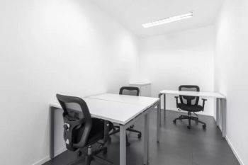 Regus - Benoa Square Bali (Kantor Pribadi 2 orang)