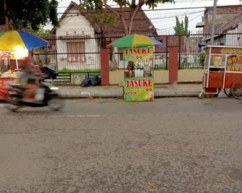 JUAL TANAH BONUS RUMAH 250 M K ALUN ALUN JOMBANG