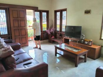 Gedung Bekas Showroom Mobil Jalan Baru Sholeh Iskandar