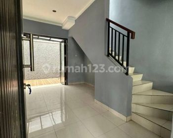 Dijual Rumah Bagus Rapih Siap Huni Di Viola Residence, Graha Raya