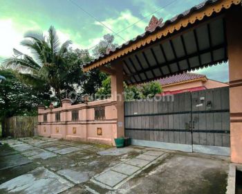 Rumah Mewah Full Jati di Perumahan Gawanan Colomadu