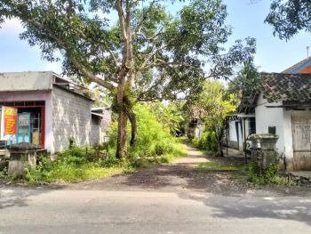 Tanah Strategis Pinggir Jalan Luas 215 m2