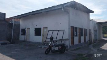 Ruko Tempat Usaha Disewakan Lokasi Bagus, di Mahendradata