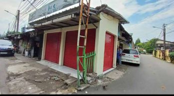 Kios siap pakai usaha pinggir jalan bambu apus jakarta timur