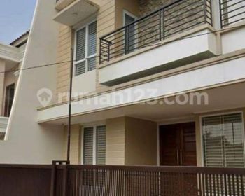 Rumah di Taman Meruya Ilir 3 Lantai uk 160m² Bagus SHM