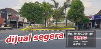 TEPI JALAN PROTOKOL 5 MENIT KE TUGU JOGJA