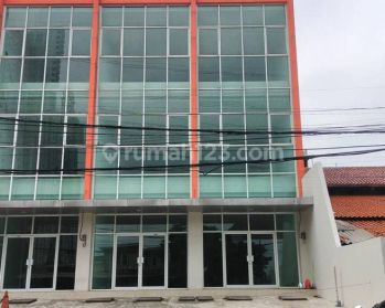 Ruko Hadap Jalan Raya di Muara Karang, Rapi Siap Pakai