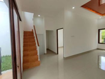 DISEWA RUMAH MINIMALIS FULL RENOVASI 2 LANTAI DI BEKASI TIMUR REGENCY