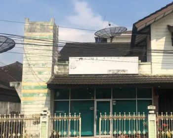 Sell Kios: Toko di pusat kota
