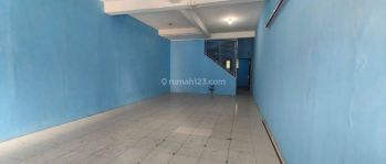 Ruko 2,5 Lantai Siap Pakai  Letak Strategis Taman Holis