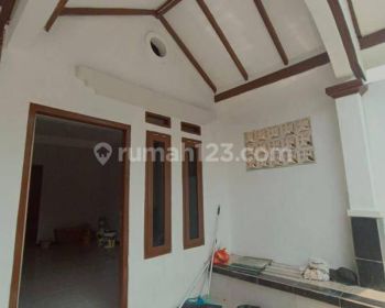 Di jual / di sewakan rumah baru renovasi di thb Bekasi