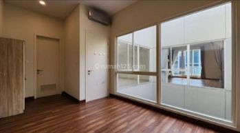 Dijual Murah Rumah Cantik Siap Huni di kawasan Elite di Summarecon serpong. asri