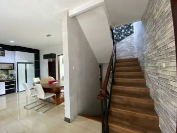 Rumah Sewa Modern Fully Furnished Dengan Swimming Pool di Bintaro