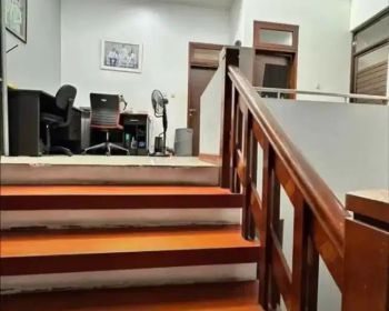 RUMAH MODERN TERAWAT DI LOKASI STRATEGIS