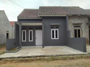 rumah satu setengah lantai lokasi di belakang mall DTC