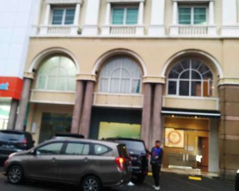 DIJUAL/SEWA RUKO (Siap Pakai Ex Klinik Kecantikan) DALAM KOMPLEK RUKO