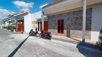 Hadap Timur Perumahan Cluster Mahkota Regency Ngabeyan Kartasura