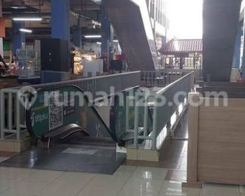 Di jual kios di Fresh market pik lokasi Bagus dekat lift dan eskalator jual aja