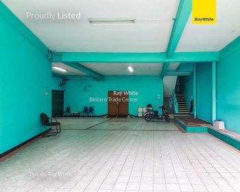 Dijual Gedung Siap Pakai, Area Parkir Luas dan Lokasi Strategis
