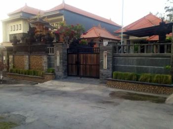 Rumah dengan taman yg luas di buluh indah Gatot Subroto Denpasar Barat