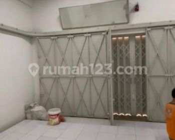 Ruko Disewa 3.5 Lantai di Jalan Abc Lokasi Strategis